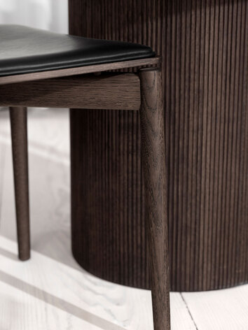 Vipp-494-Cabin-Round-Table-Dark-Oak