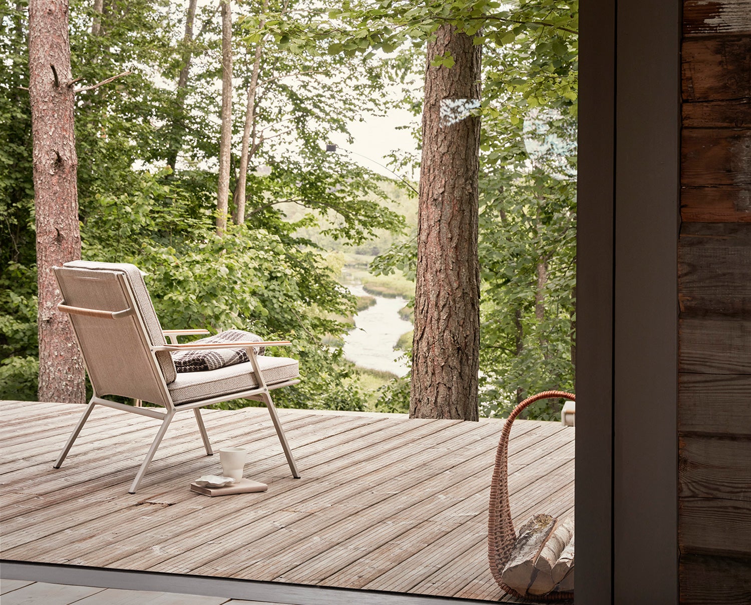 vipp-713-outdoor-lounge-chair-in-forest