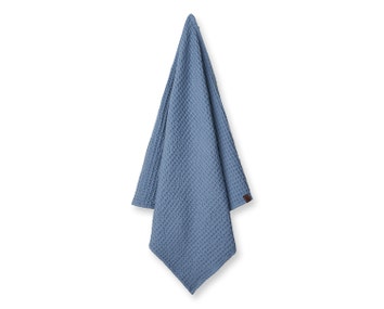 Humdakin_SKU236_WaffleBathTowels_Ocean_2