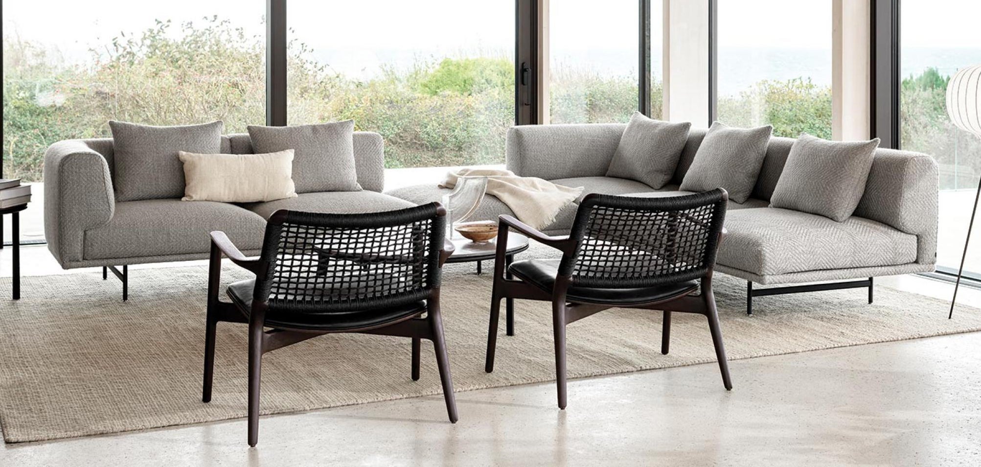 Front of Sweden -Skandinavisk inredning med Vipp Chimney modulsoffa samt Vipp designfåtöljer Cabin Lounge Chair