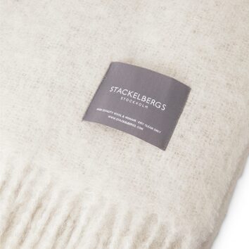 4179-Stackelbergs-Mohair-Reflection-White-Close-up