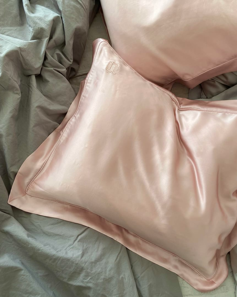 Silk Pillowcases Lifestyle