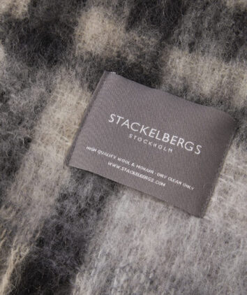 4173-stackelbergs-mohair-black-skiffer-check-close-up