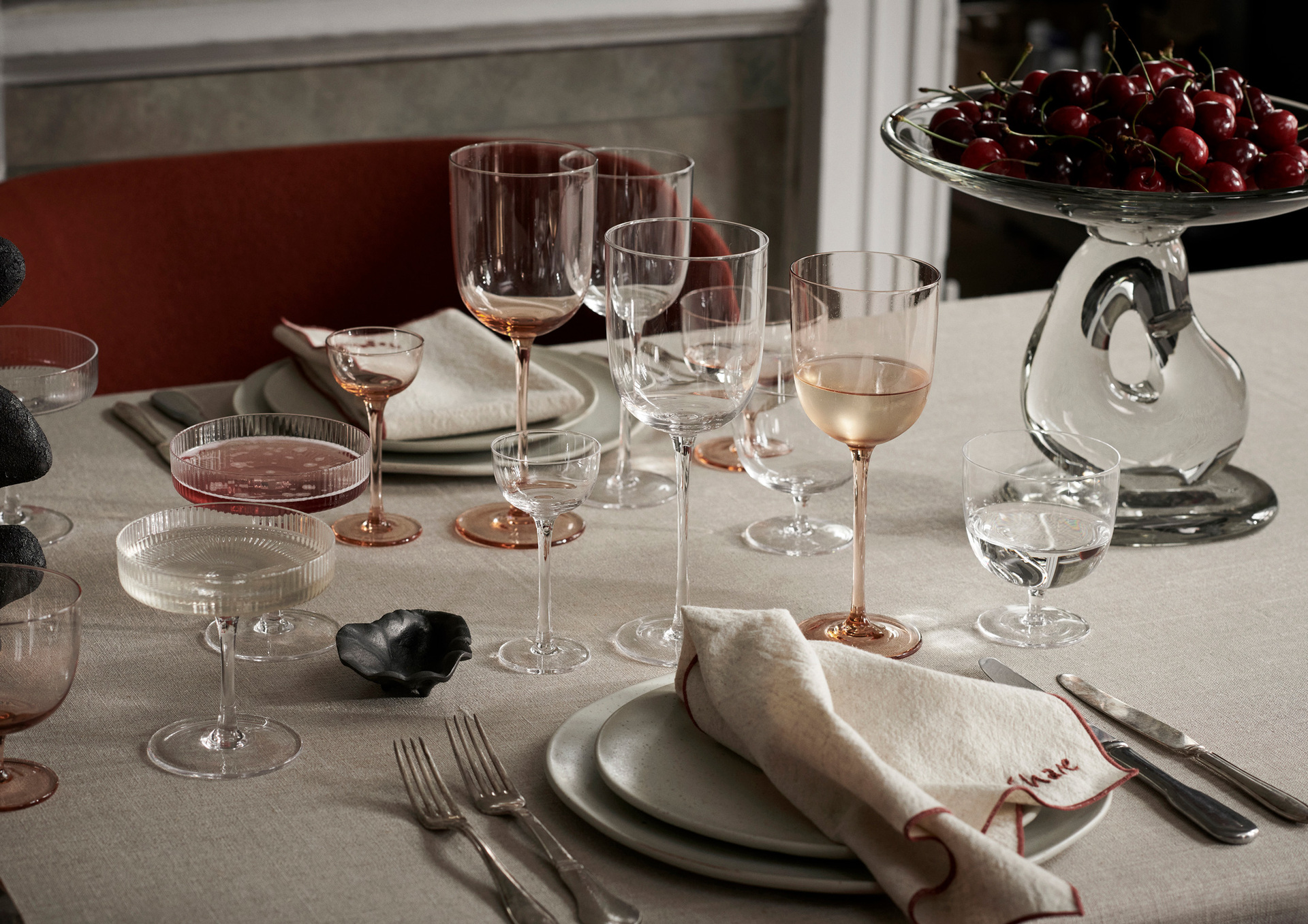 Köp Dricksglas, Vinglas, Drinkglas och Vattenglas hos Front of Sweden