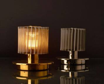 In-the-sun-bordslampa-guld-guld-miljö2