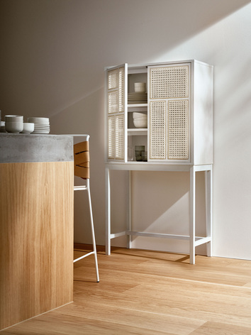image2-2596-AirCabinet-Lifestyle
