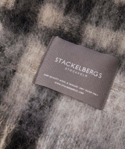 4173-stackelbergs-mohair-black-skiffer-check-close-up