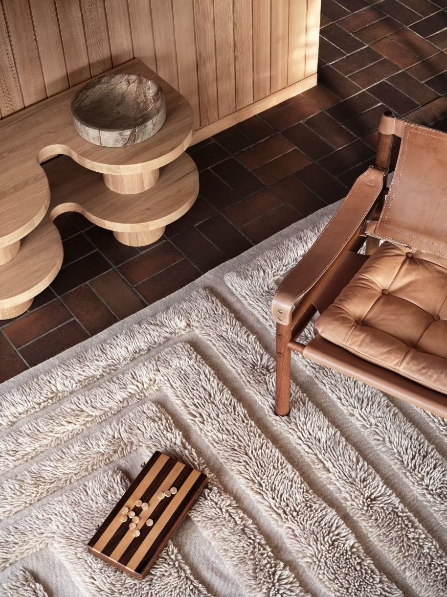 Kask Rug Beige från Tinted Objects.