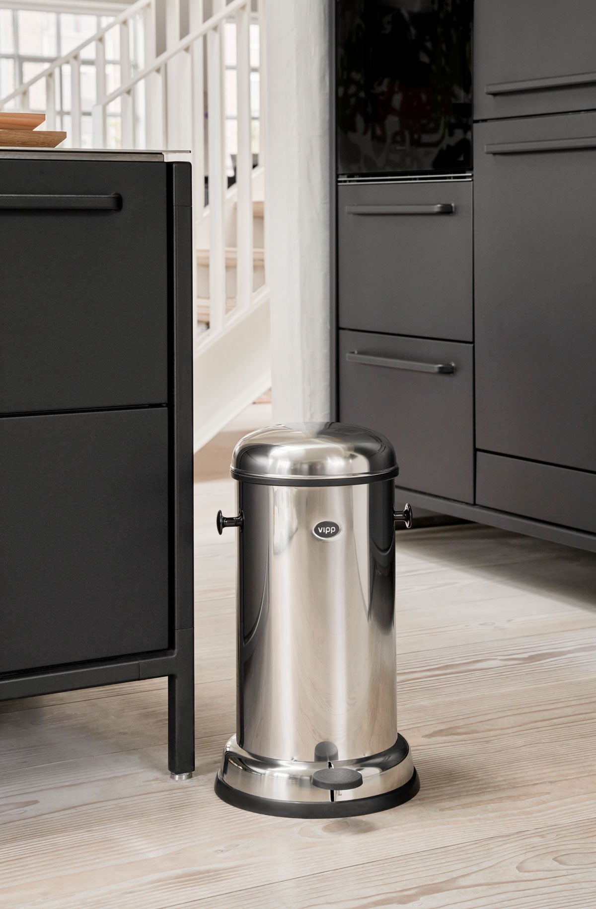 vipp-15-pedal-bin-stainless-steal-011